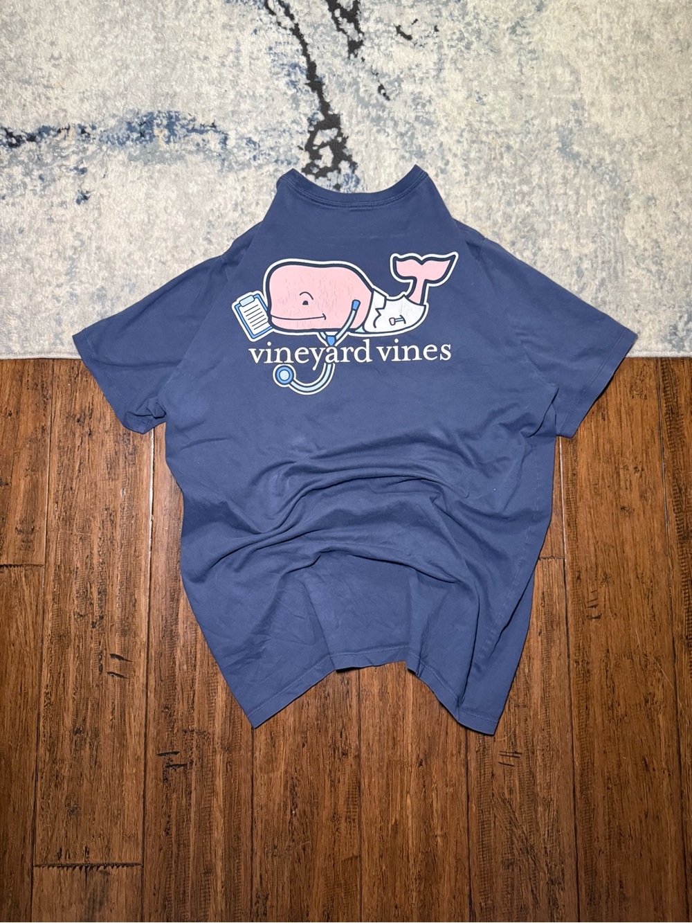 Vineyard Vines Doctor Whale Navy Pocket T-Shirt – Size M